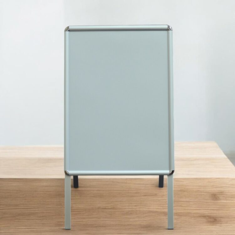 mh-a-stojalo-50x70-big